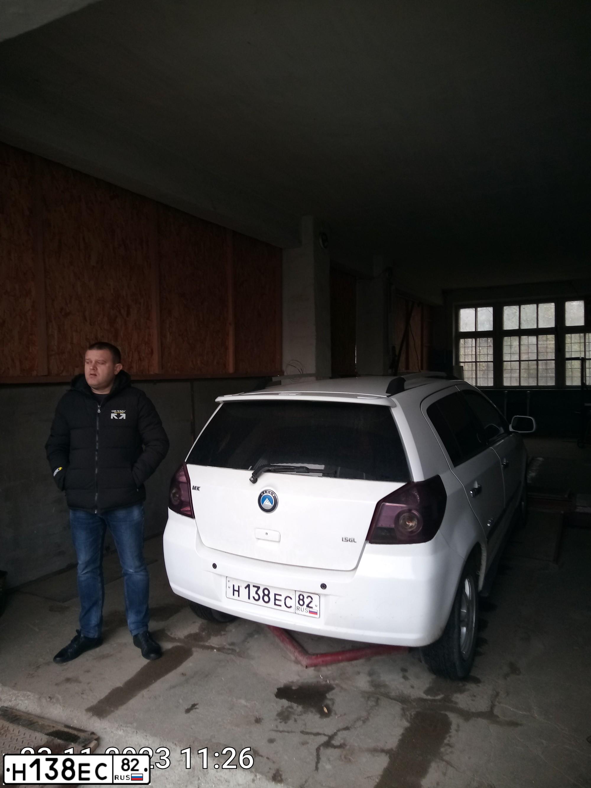 Фото автомобиля GEELY MK CROSS, 2012 — госномер Р798АВ184. Цвет: Белый