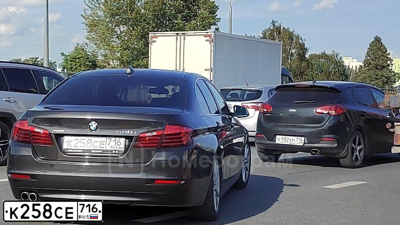 Фото автомобиля BMW 528, 2013 — госномер Т195МВ774. Цвет: Коричневый