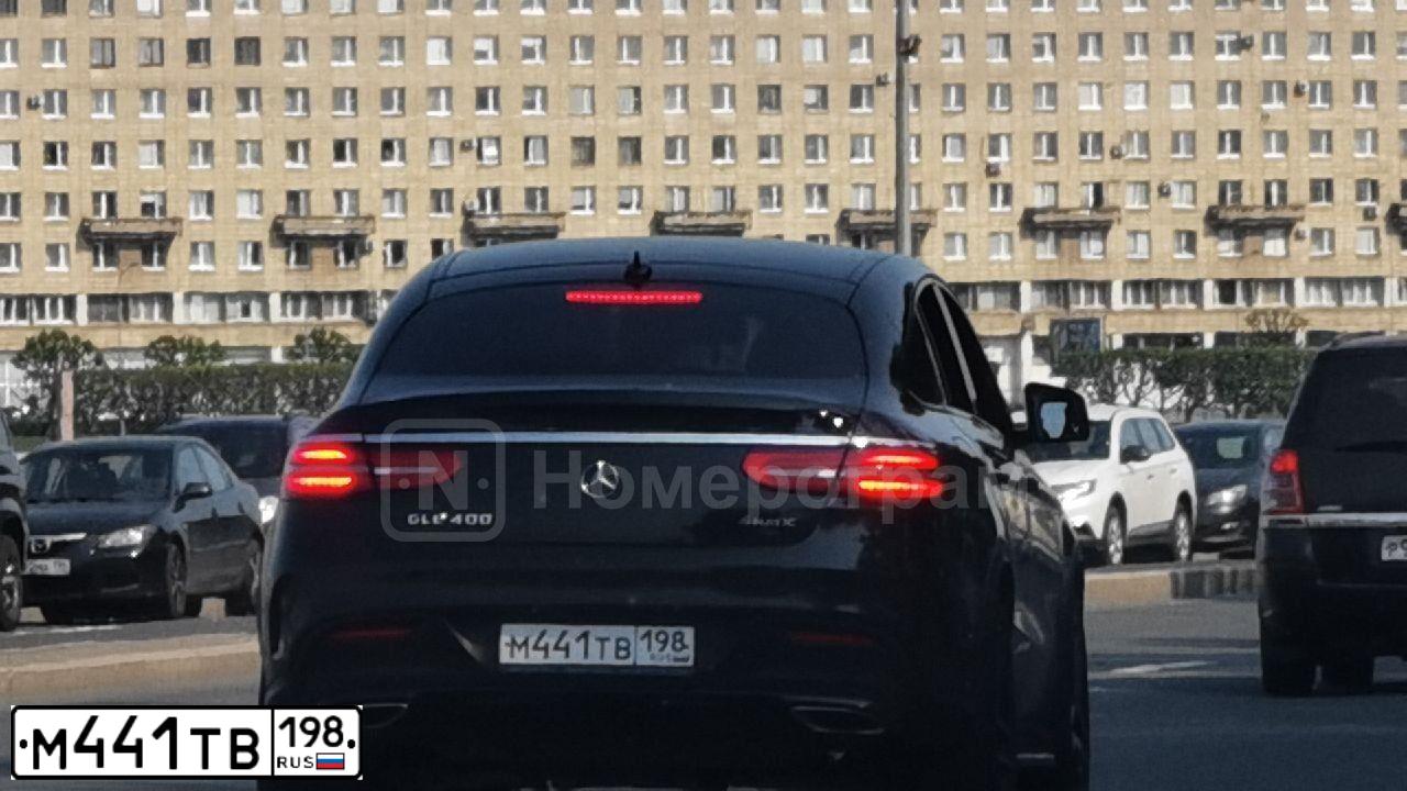 Фото автомобиля MERCEDES GLE-KLASSE, 2015 — госномер О811КО193. Цвет: ЧЕРНЫЙ