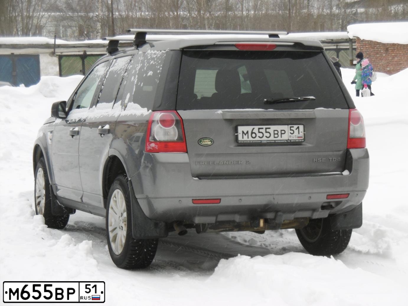 Фото автомобиля LANDROVER FREELANDER, 2009 — госномер М655ВР51. Цвет: ТЕМНО-СЕРЫЙ