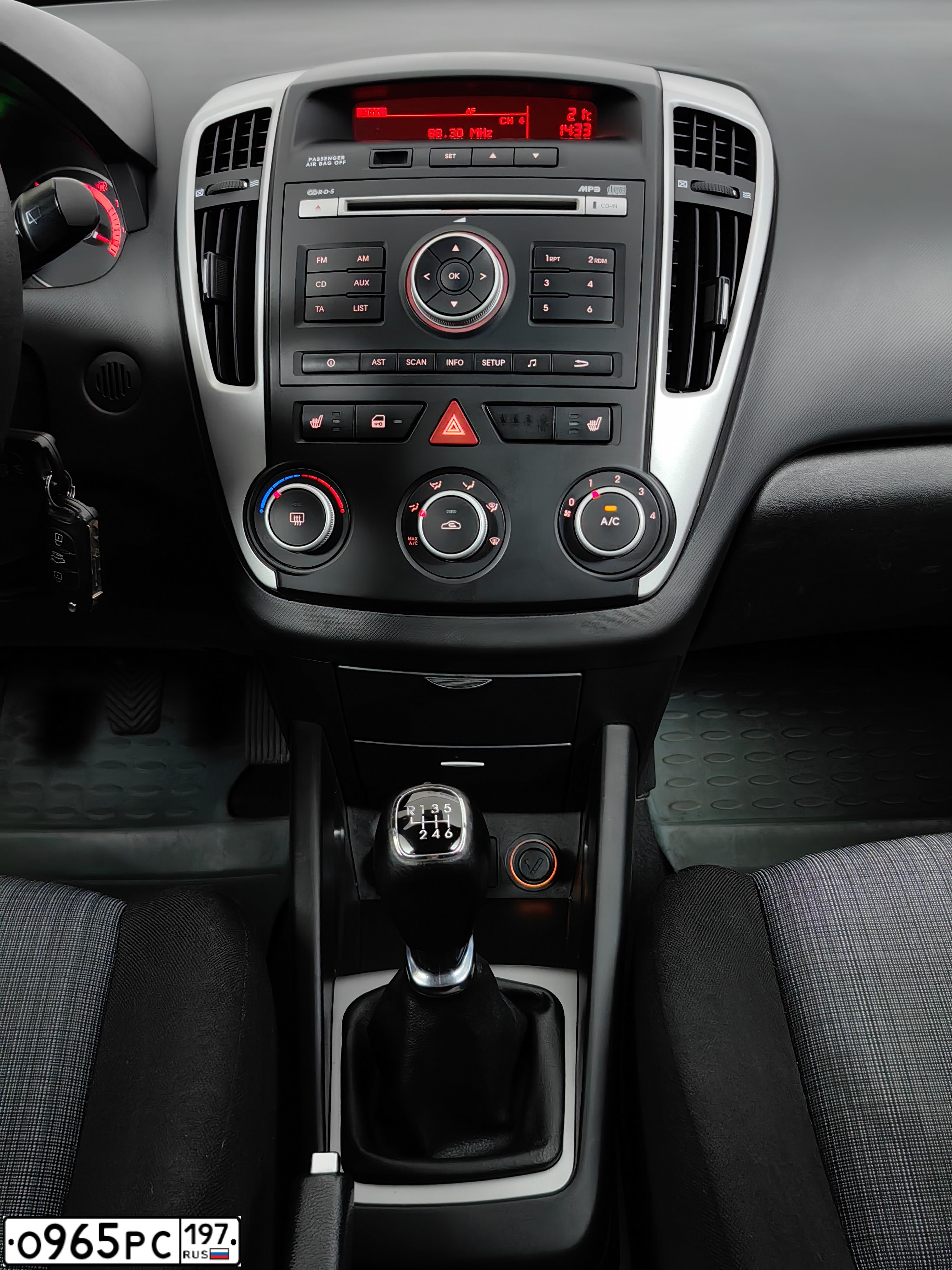 Фото автомобиля KIA CEE'D, 2011 — госномер О965РС197. Цвет: КРАСНЫЙ