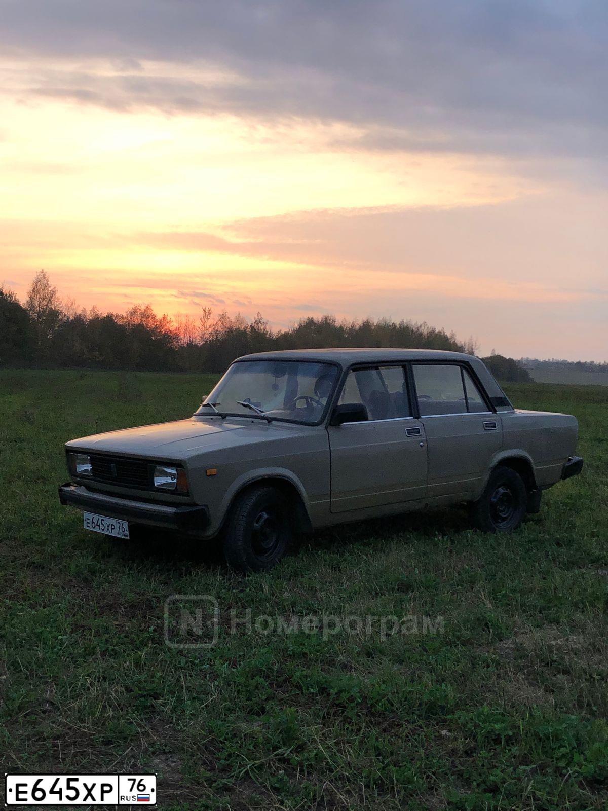 Фото автомобиля LADA 2105, 1988 — госномер Е645ХР76. Цвет: КОРИЧНЕВЫЙ