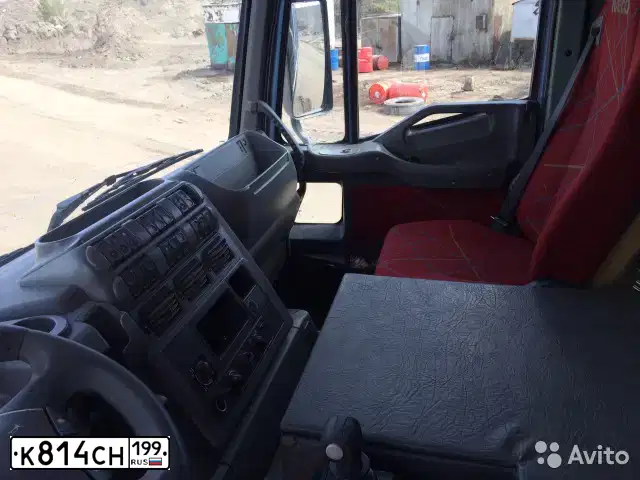 Фото автомобиля IVECO EUROTRAKKER/TRAKKER, 2007 — госномер Е902СТ196. Цвет: СИНИЙ