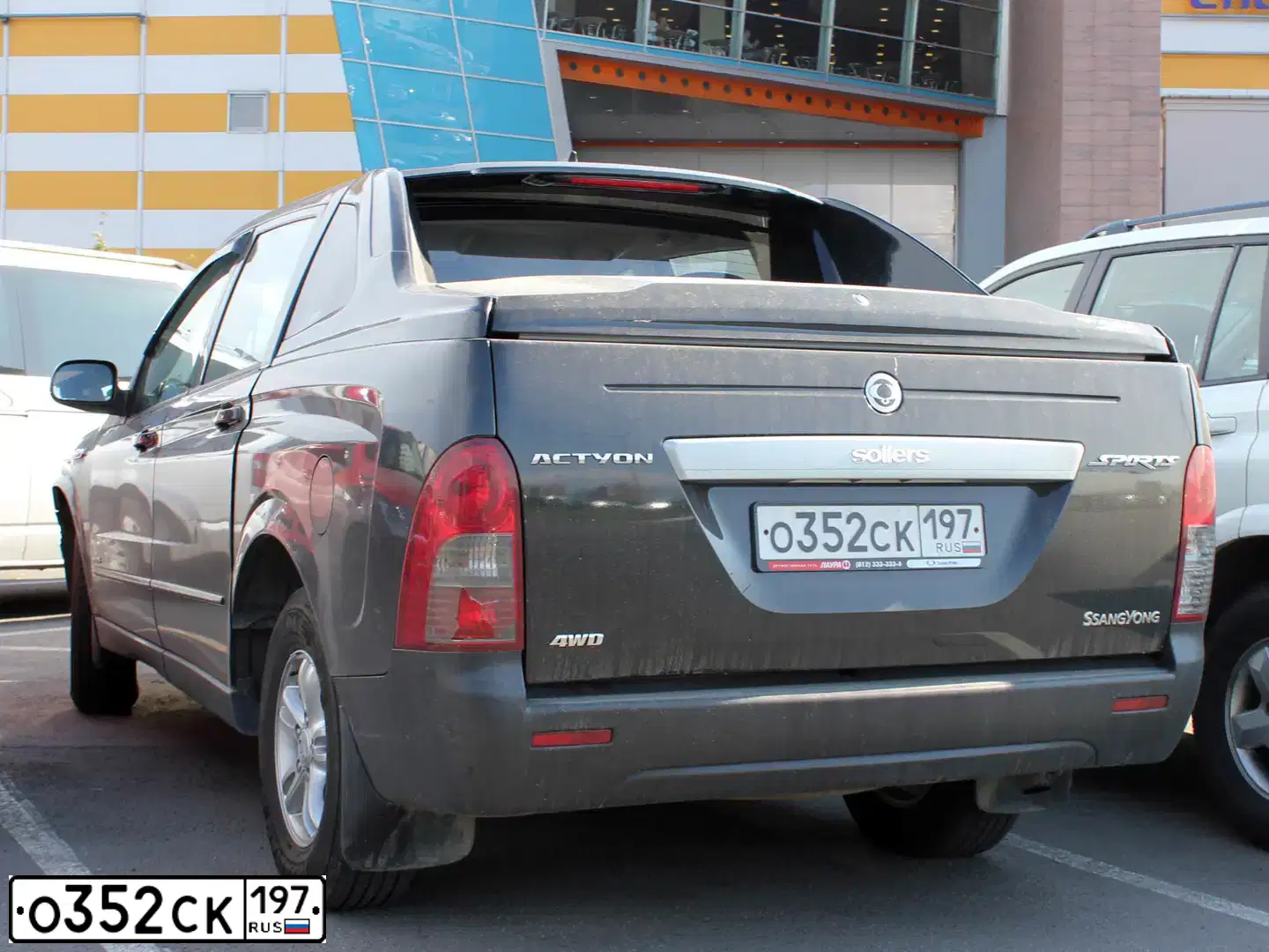 Фото автомобиля SSANGYONG ACTYON SPORTS, 2011 — госномер О220ВЕ790. Цвет: ЧЕРНЫЙ
