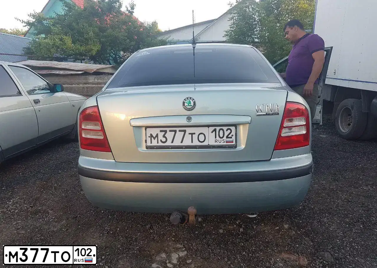 Фото автомобиля SKODA OCTAVIA, 2010 — госномер Т153КХ196. Цвет: СВЕТЛО-СЕРО-ЗЕЛЕНЫЙ