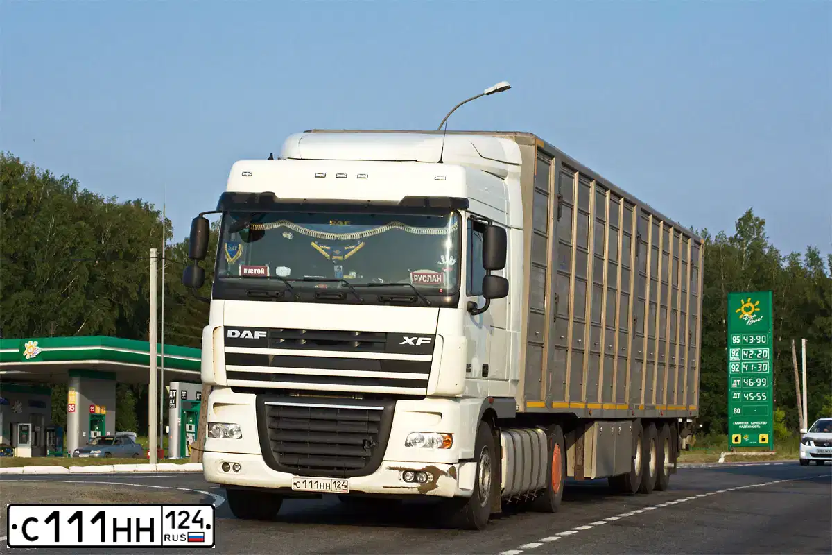 Фото автомобиля DAF XF 105 FT /4X2/, 2016 — госномер С111НН124. Цвет: БЕЛЫЙ