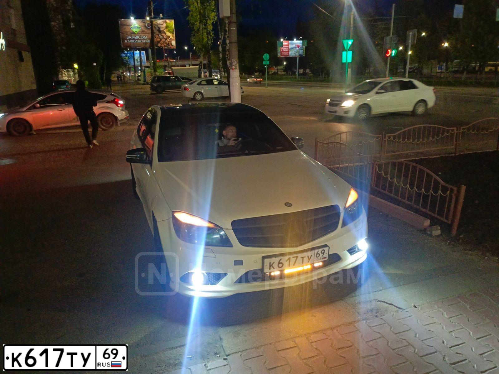 Фото автомобиля MERCEDES C-KLASSE, 2007 — госномер А487ТМ799. Цвет: Белый