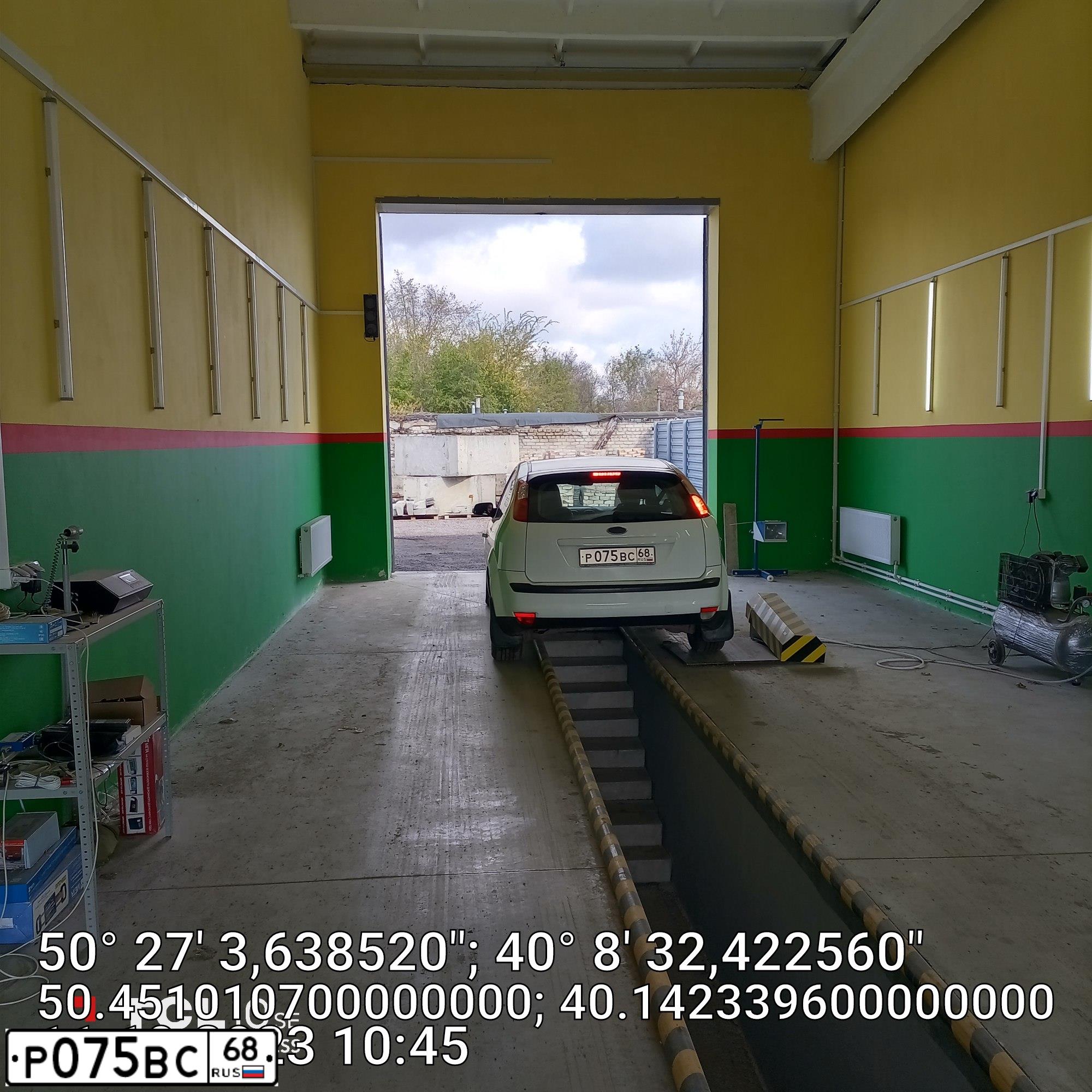 Фото автомобиля FORD FOCUS, 2006 — госномер Р075ВС68. Цвет: БЕЛЫЙ ЧЕРНЫЙ