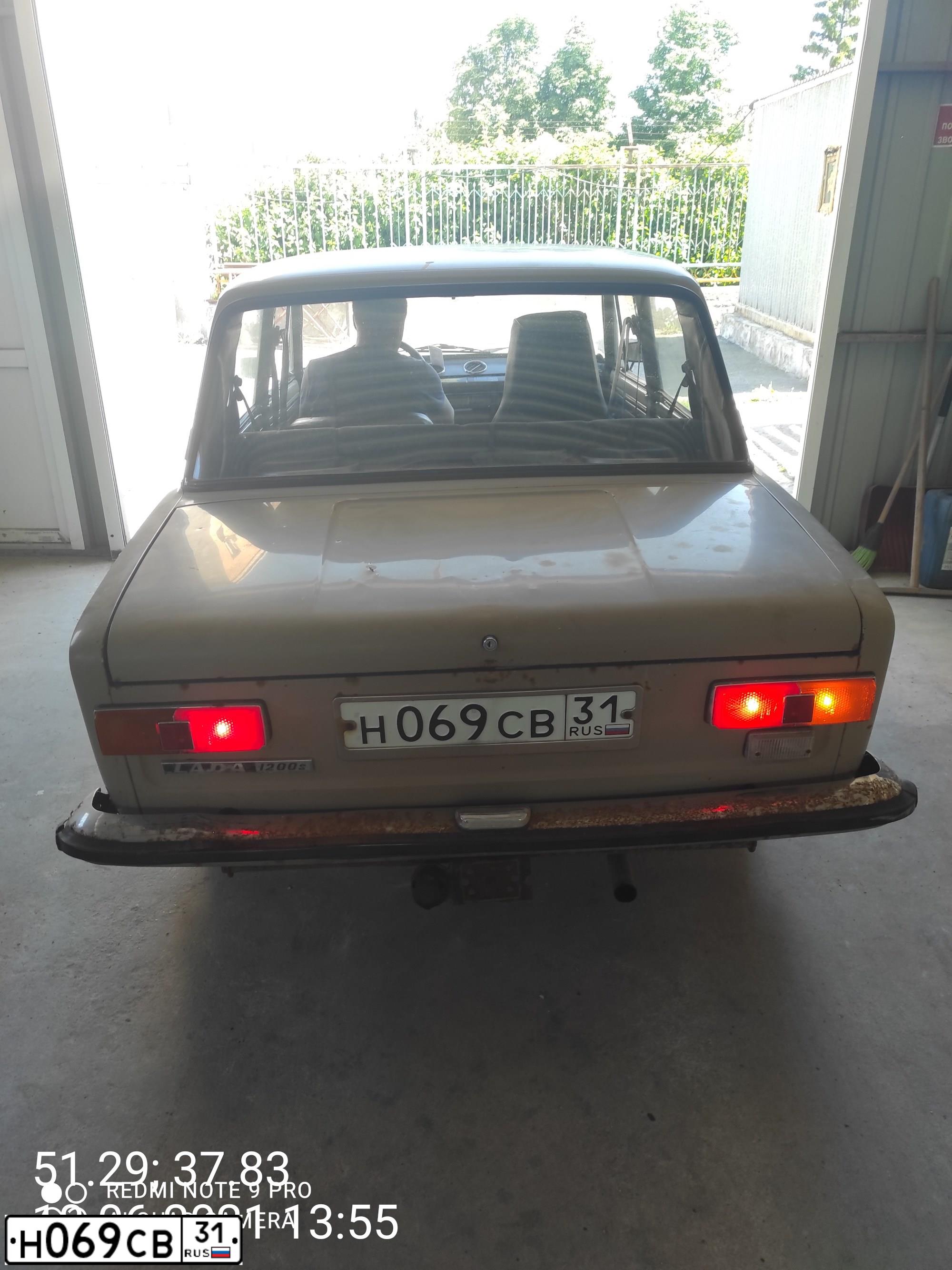 Фото автомобиля LADA 2101, 1985 — госномер Н069СВ31. Цвет: ТЕМНО-БЕЖЕВЫЙ