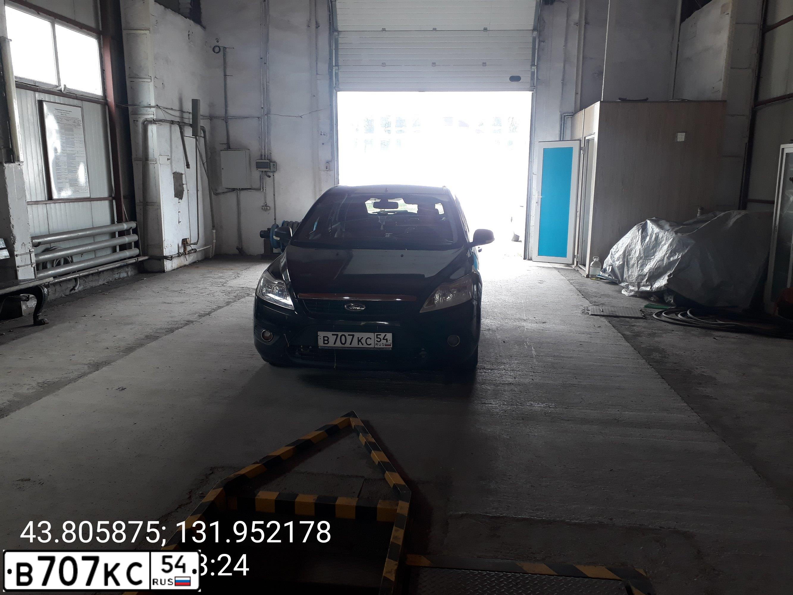 Фото автомобиля FORD FOCUS, 2011 — госномер В707КС54. Цвет: ЧЕРНЫЙ