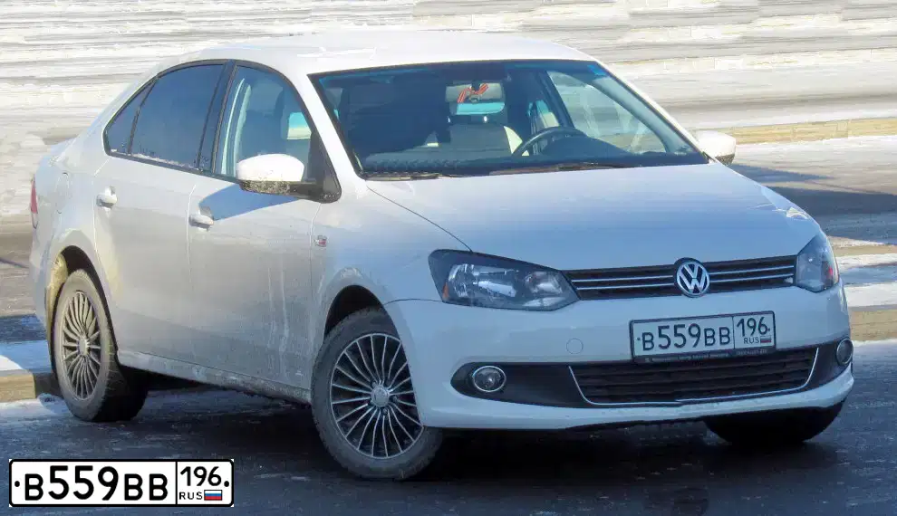 Фото автомобиля VOLKSWAGEN POLO, 2010 — госномер В559ВВ196. Цвет: Белый