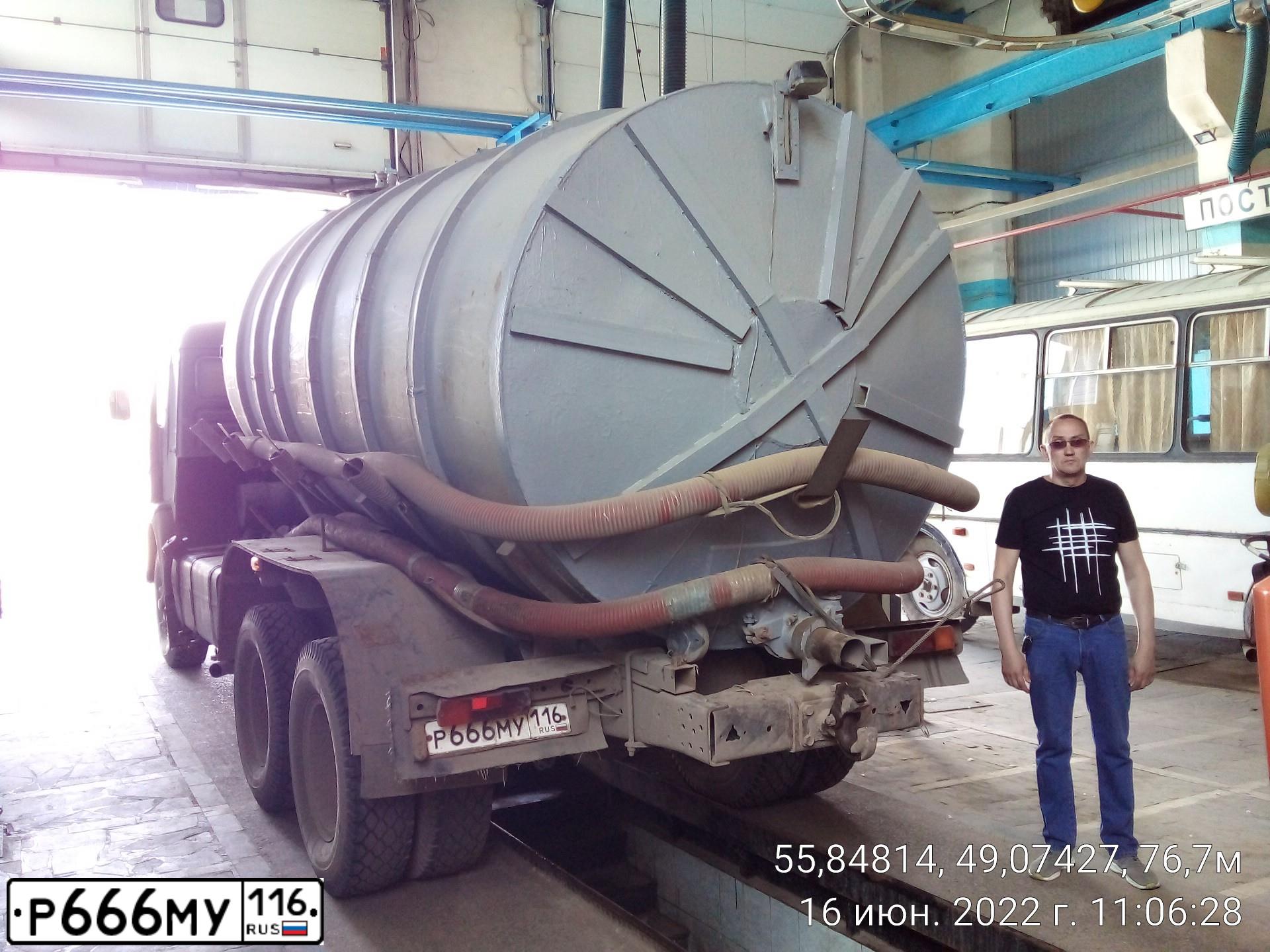 Фото автомобиля KAMAZ 53215 /6X4/, 2000 — госномер Р666МУ116. Цвет: ЗАЩИТНЫЙ