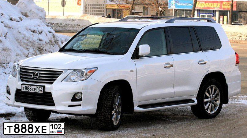 Фото автомобиля LEXUS LX, 2018 — госномер Е500НН55. Цвет: БЕЛЫЙ