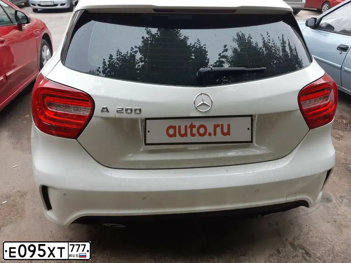 Фото автомобиля MERCEDES A-KLASSE, 2014 — госномер Е095ХТ777. Цвет: Белый