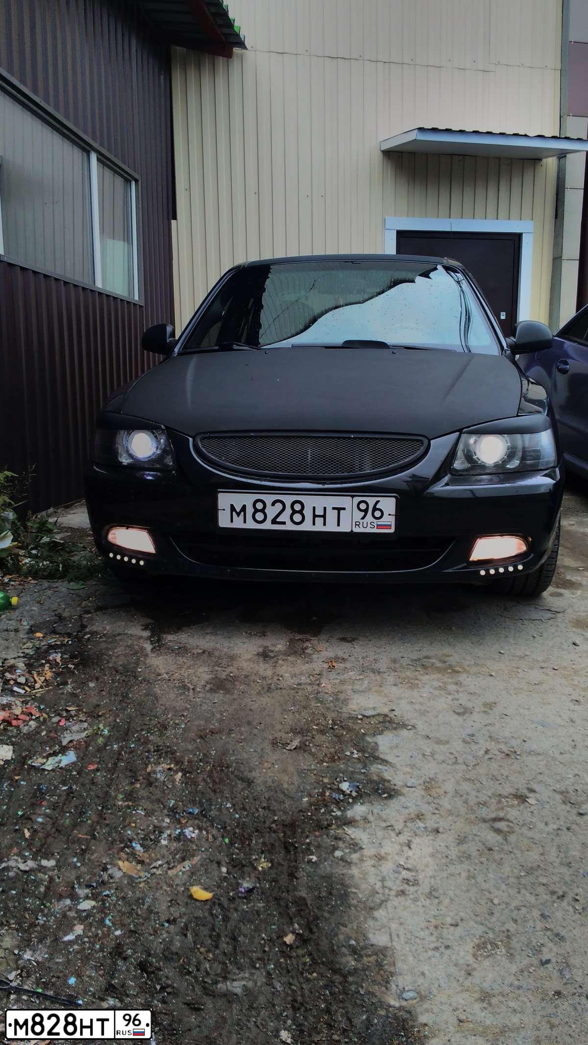 Фото автомобиля TAGAZ ACCENT, 2009 — госномер М828НТ96. Цвет: ЧЕРНЫЙ