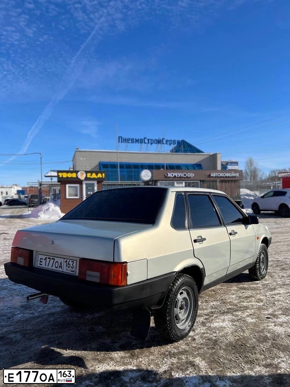 Фото автомобиля LADA 2109 SAMARA, 2002 — госномер Р587ТС73. Цвет: СЕРЕБРИСТО-ЖЕЛТО-ЗЕЛЕНЫЙ