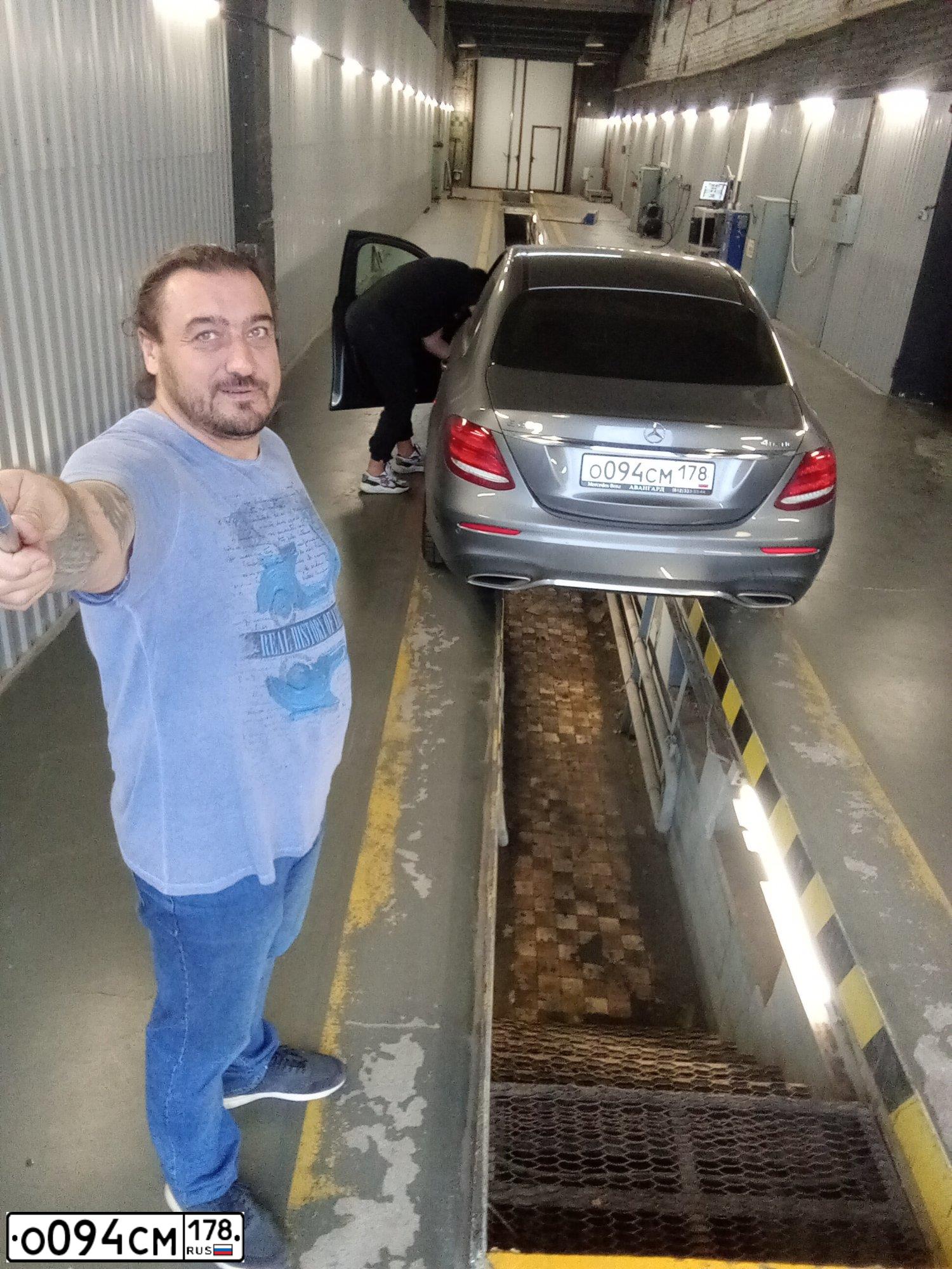 Фото автомобиля MERCEDES E-KLASSE, 2018 — госномер О094СМ178. Цвет: Серый
