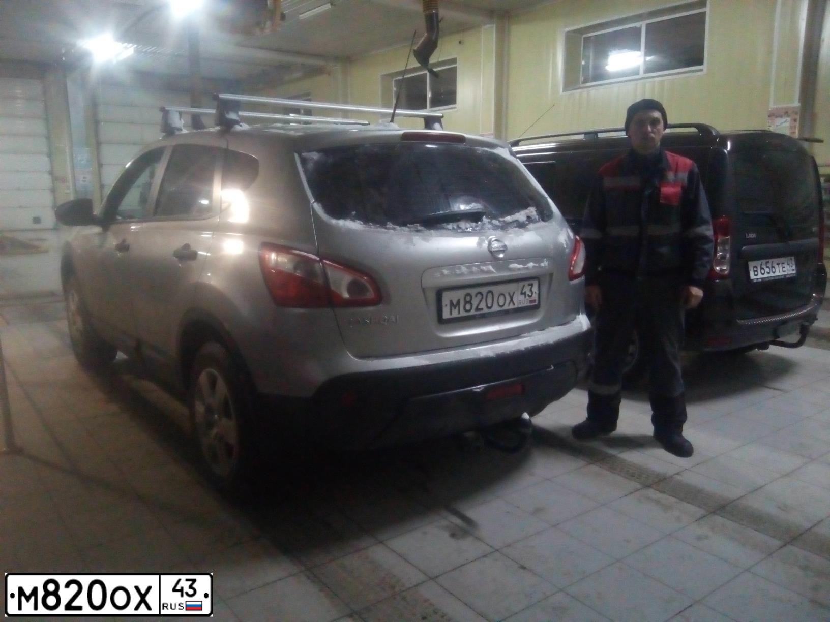 Фото автомобиля NISSAN QASHQAI, 2010 — госномер М820ОХ43. Цвет: Серебристый