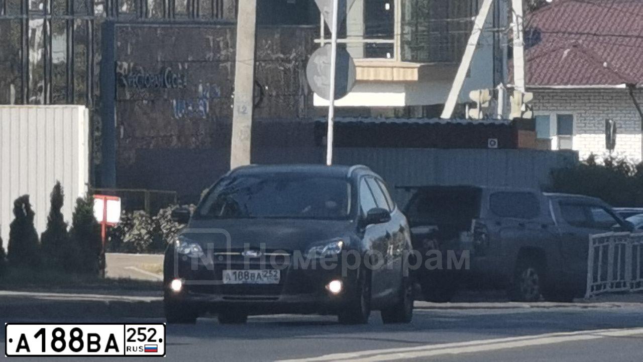 Фото автомобиля FORD FOCUS, 2013 — госномер А188ВА252. Цвет: СЕРО-КОРИЧНЕВЫЙ