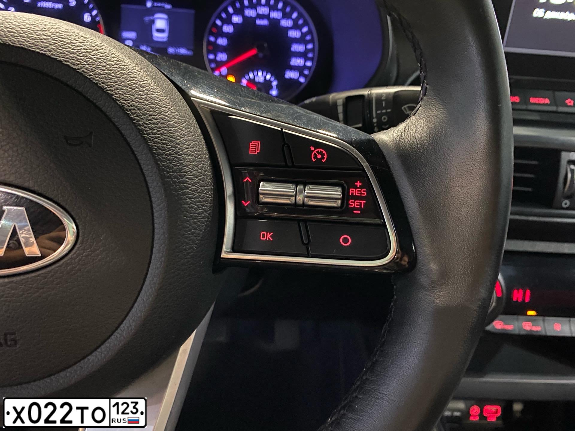 Фото автомобиля KIA CEE'D, 2015 — госномер М562ВТ193. Цвет: СЕРЕБРИСТЫЙ