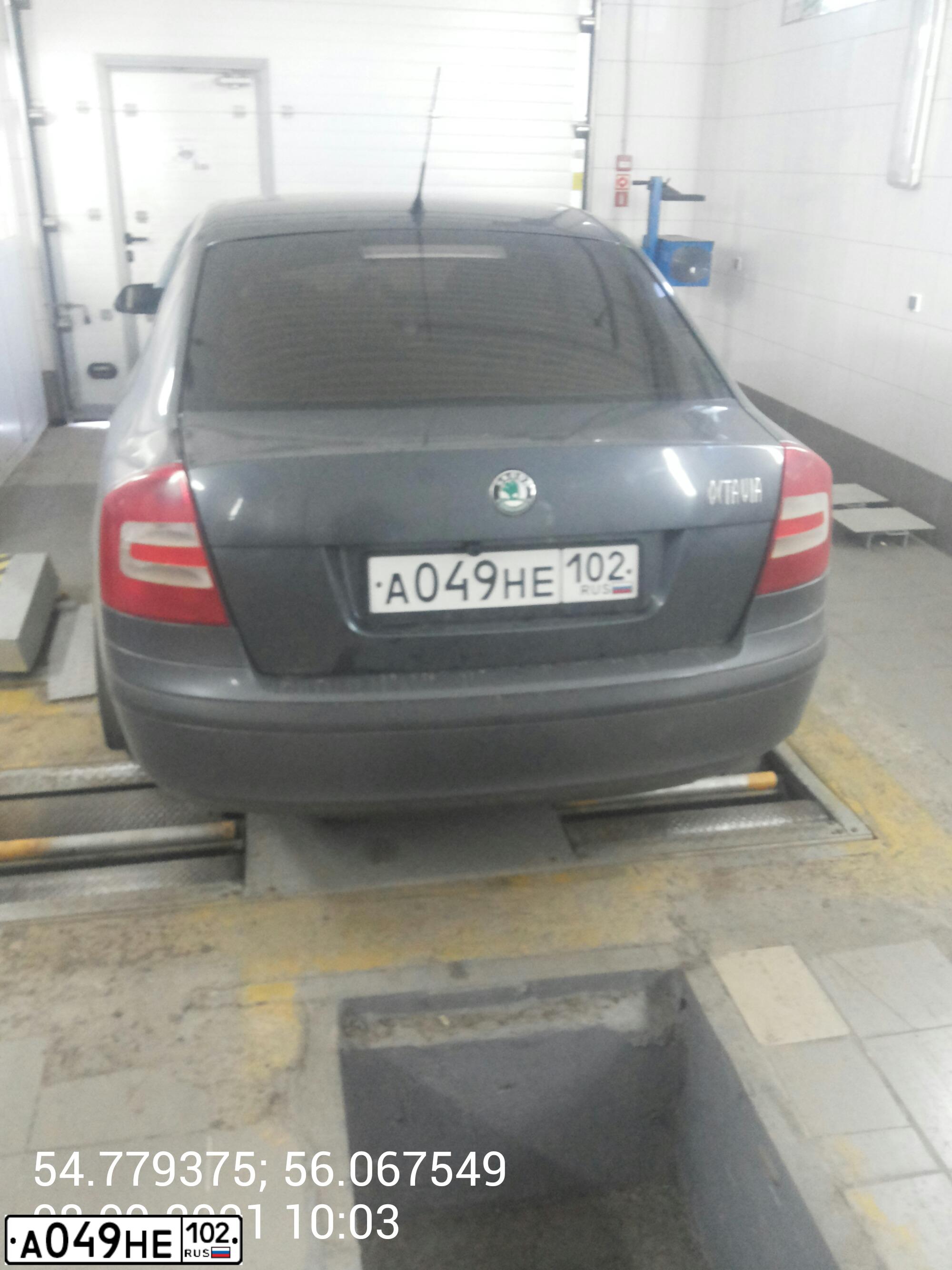 Фото автомобиля SKODA OCTAVIA, 2008 — госномер А049НЕ102. Цвет: ТЕМНО-СЕРЫЙ