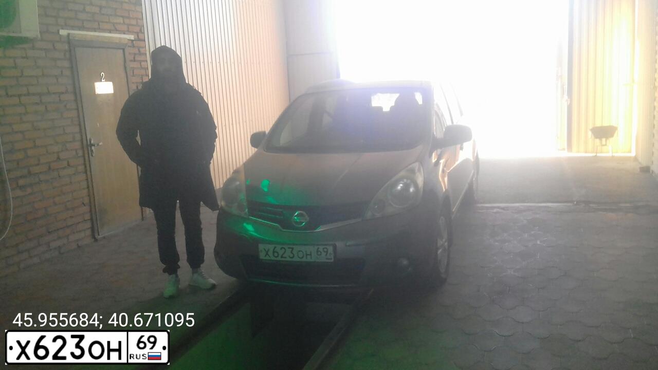 Фото автомобиля NISSAN NOTE, 2011 — госномер О167ЕР193. Цвет: СЕРЫЙ