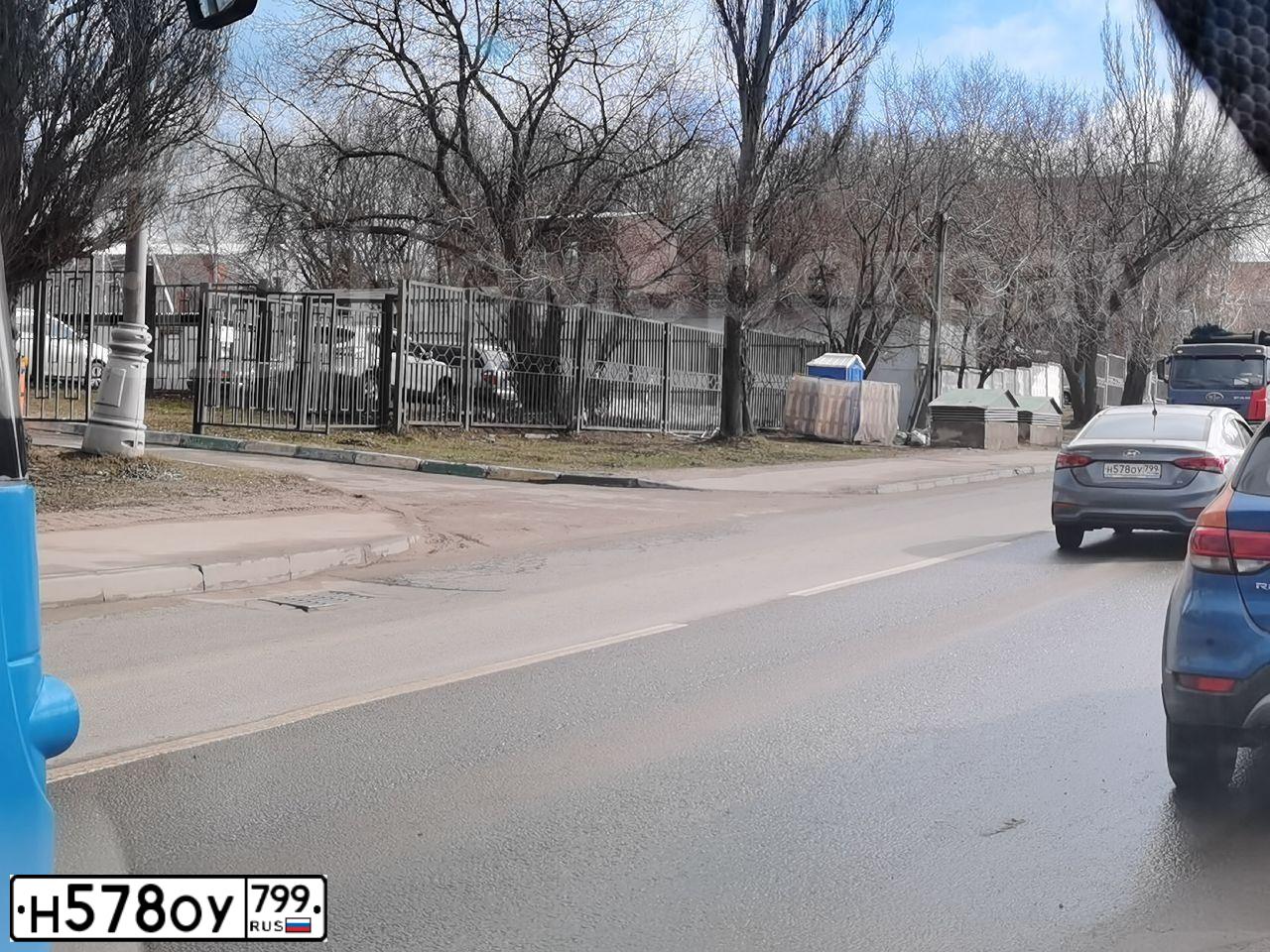 Фото автомобиля HYUNDAI SOLARIS, 2019 — госномер Н043РХ21. Цвет: СЕРЫЙ