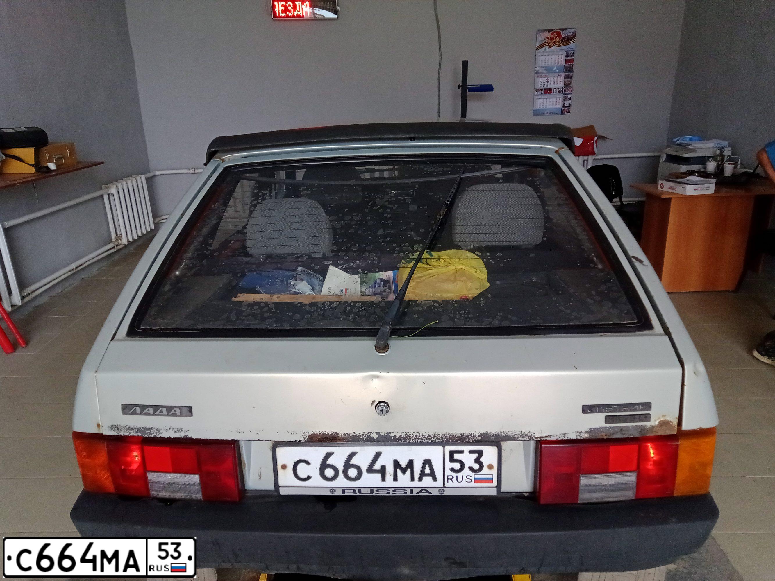 Фото автомобиля LADA 2115 SAMARA, 2005 — госномер Е989ОЕ53. Цвет: СЕРО-ЗЕЛЕНЫЙ