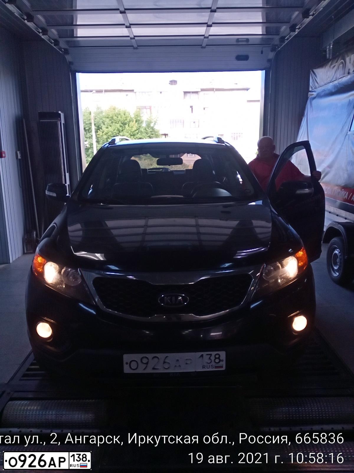 Фото автомобиля KIA SORENTO, 2012 — госномер О926АР138. Цвет: ЧЕРНЫЙ