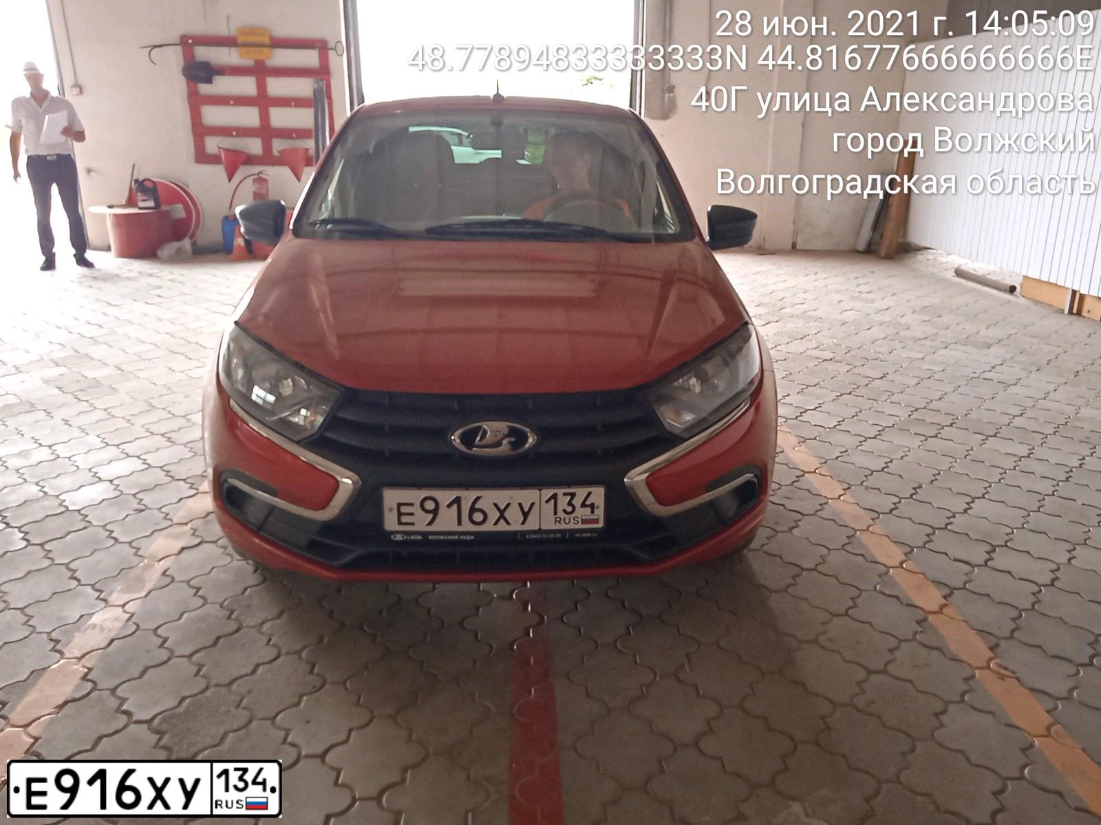Фото автомобиля LADA 2190 GRANTA, 2020 — госномер Е916ХУ134. Цвет: Красный
