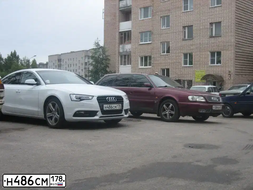 Фото автомобиля AUDI A5, 2013 — госномер Н486СМ178. Цвет: Белый