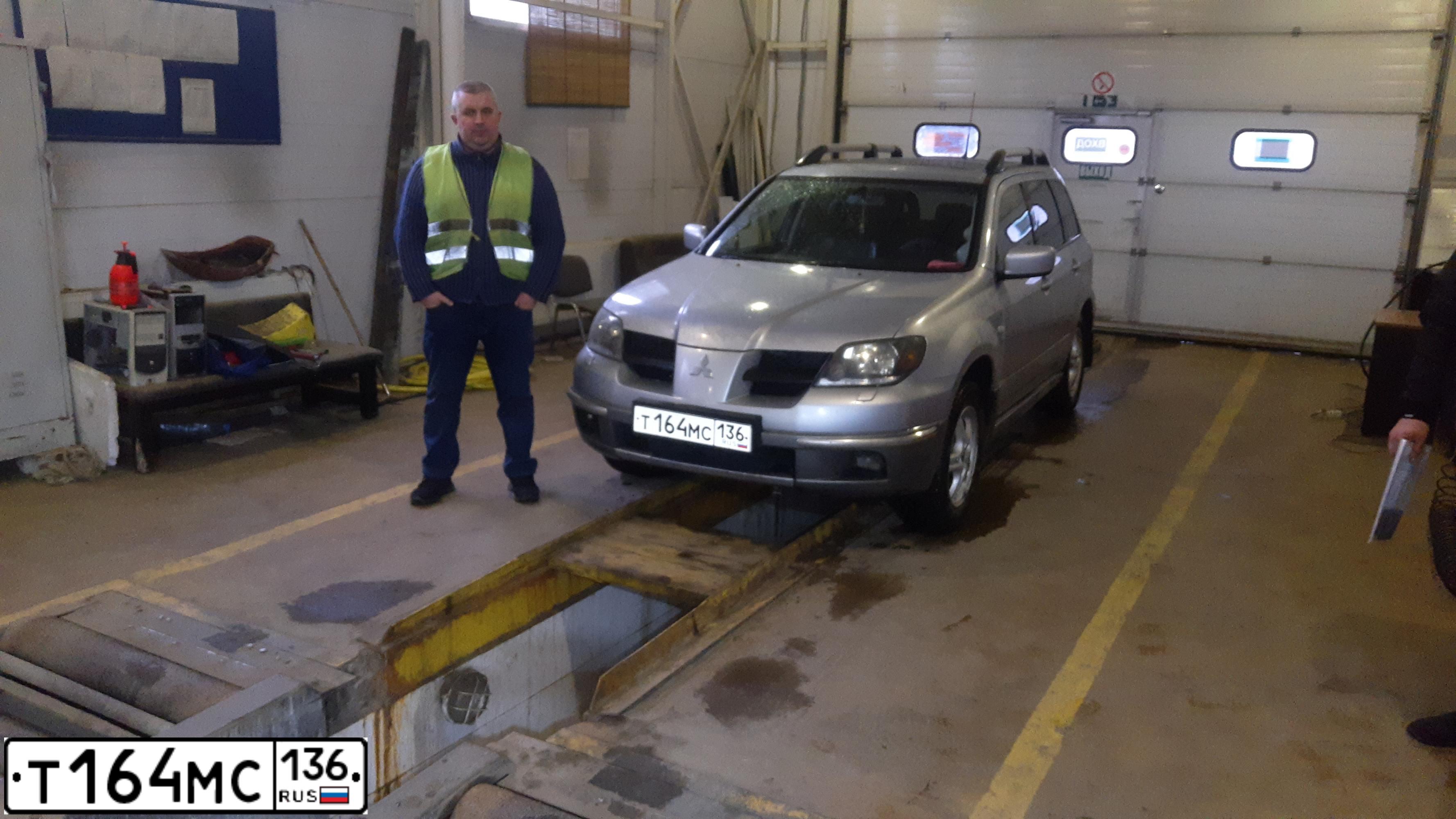 Фото автомобиля MITSUBISHI OUTLANDER, 2004 — госномер У593УА797. Цвет: СЕРЫЙ