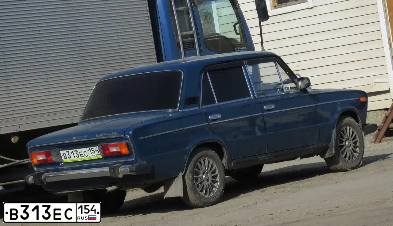 Фото автомобиля VAZ 2106 LADA, 2003 — госномер В313ЕС154. Цвет: БАЛТИКА