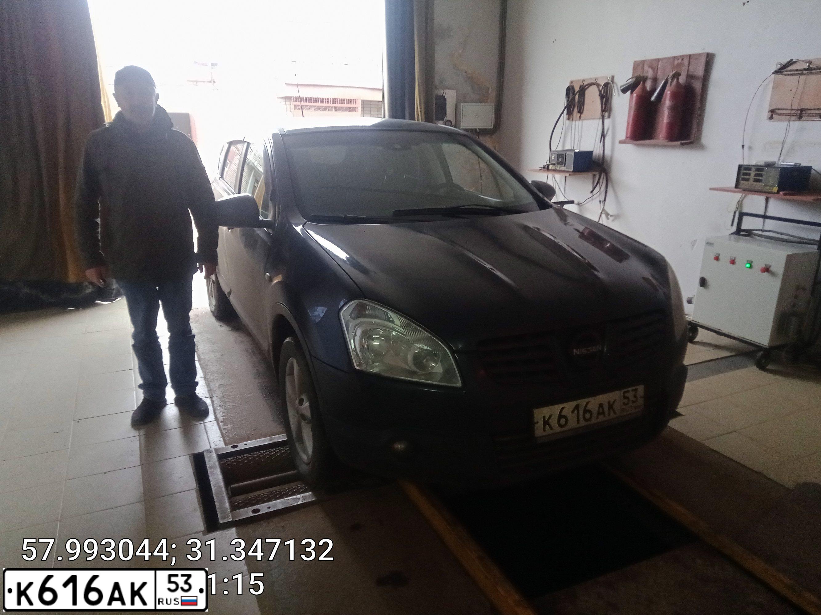 Фото автомобиля NISSAN QASHQAI, 2008 — госномер Р023ОА47. Цвет: Темно-синий