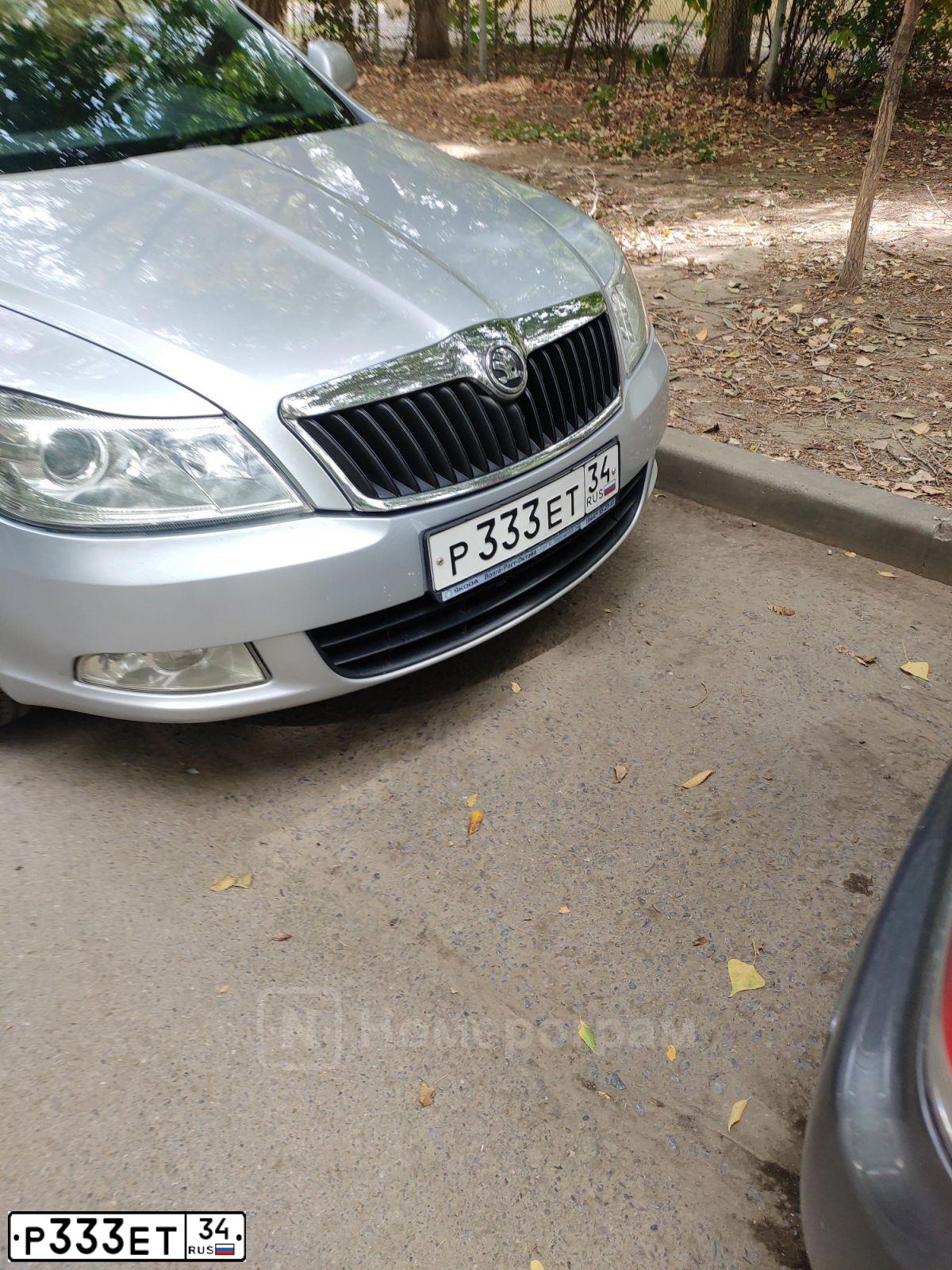 Фото автомобиля SKODA OCTAVIA, 2010 — госномер В272ХА185. Цвет: Серебристый