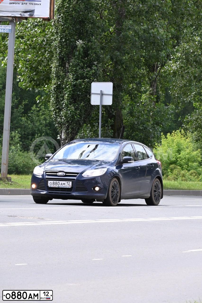 Фото автомобиля FORD FOCUS, 2013 — госномер О880АМ12. Цвет: ТЕМНО-СИНИЙ