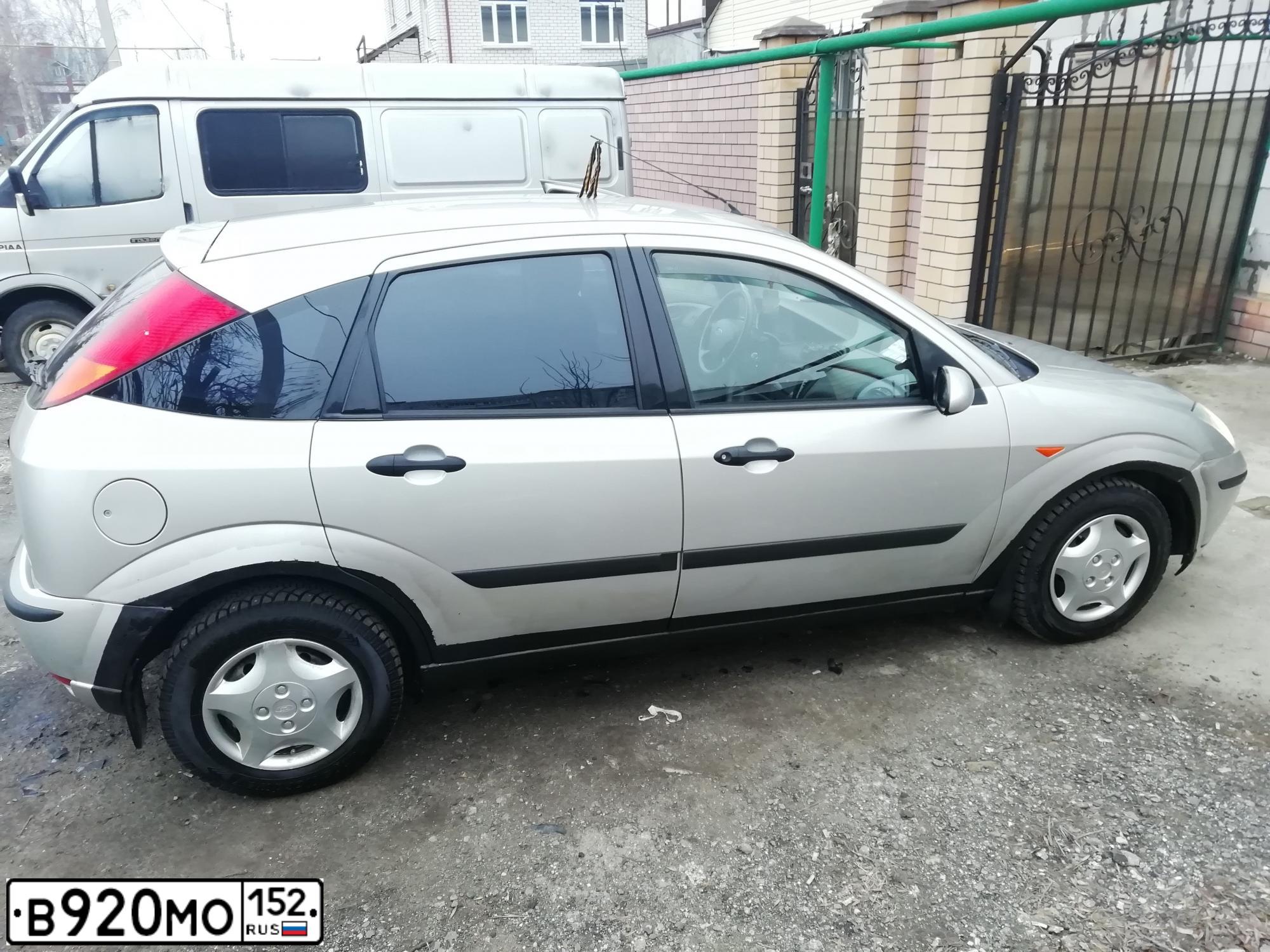 Фото автомобиля FORD FOCUS, 2004 — госномер В920МО152. Цвет: СЕРЕБРИСТЫЙ