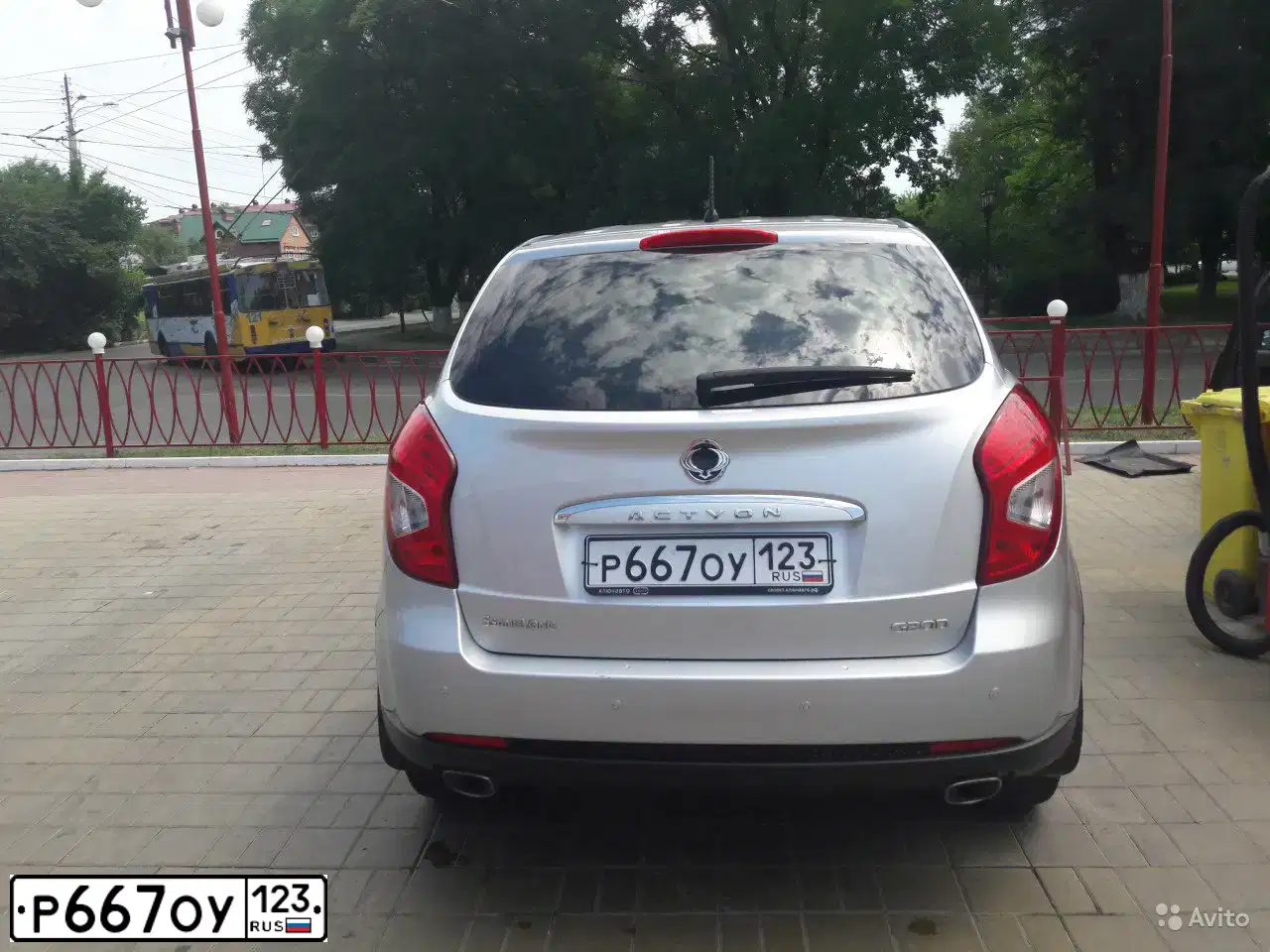 Фото автомобиля SSANGYONG ACTYON, 2014 — госномер Р667ОУ123. Цвет: Серебристый