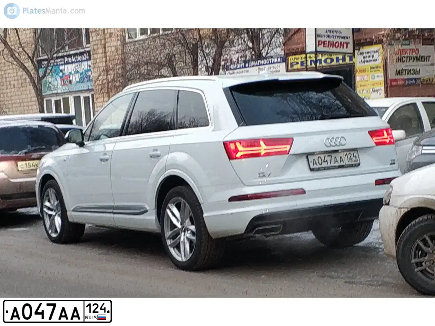 Фото автомобиля AUDI Q7, 2016 — госномер А047АА124. Цвет: Белый