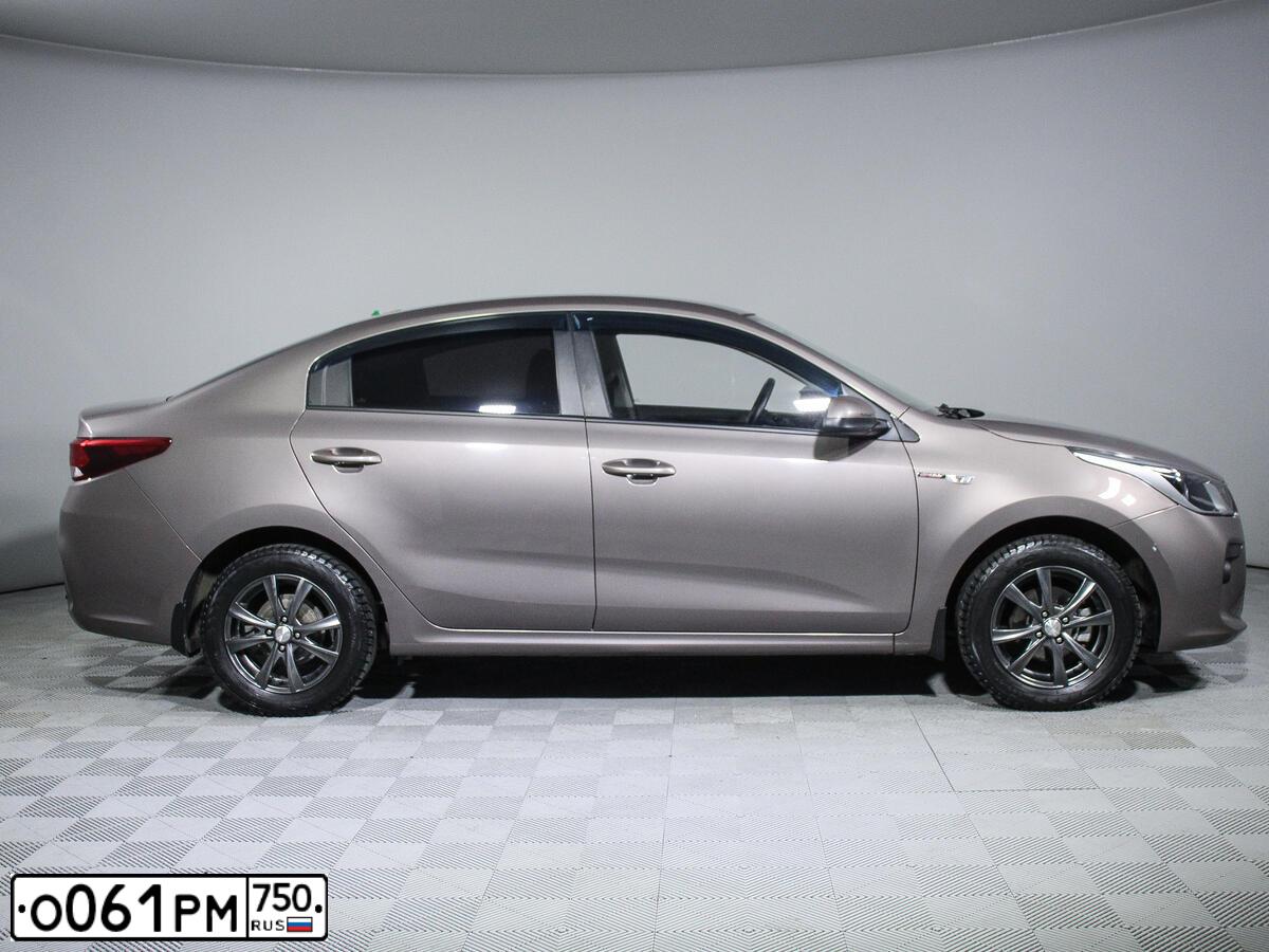 Фото автомобиля KIA RIO, 2018 — госномер В572СМ09. Цвет: СВЕТЛО-КОРИЧНЕВЫЙ