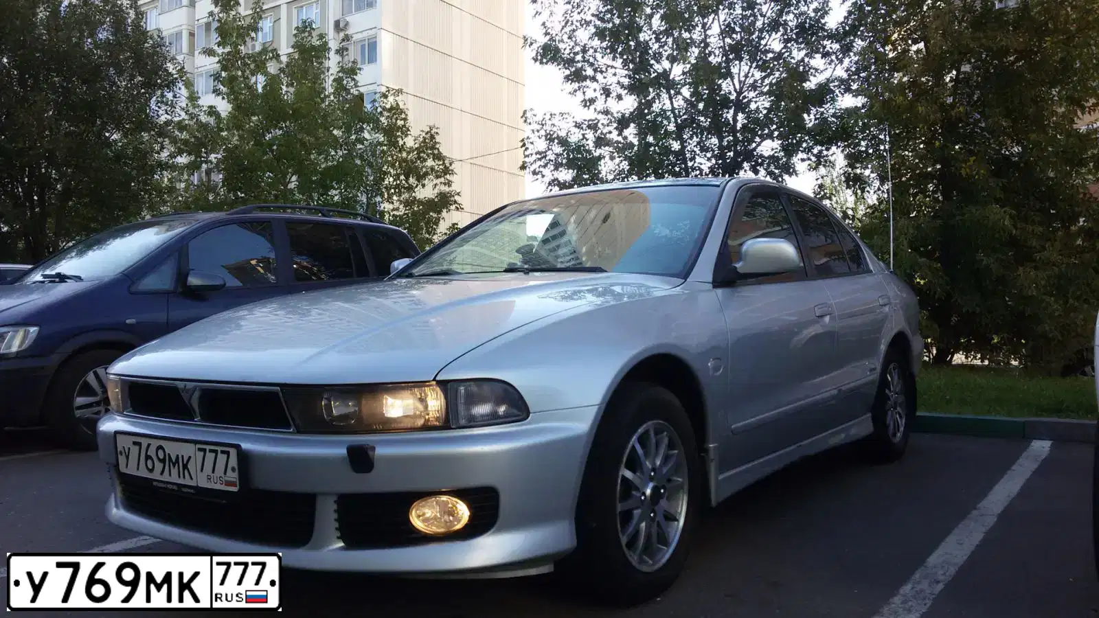 Фото автомобиля MITSUBISHI GALANT, 2003 — госномер У769МК777. Цвет: СЕРЕБРИСТЫЙ