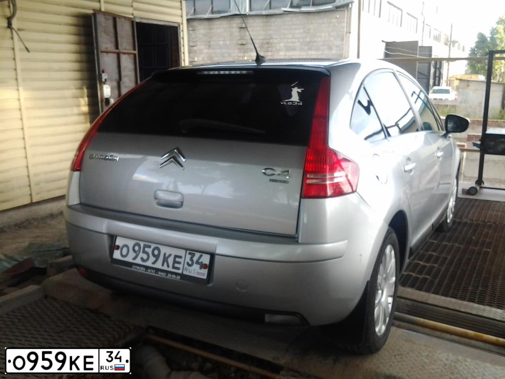 Фото автомобиля GAZ 3110 WOLGA, 2000 — госномер Е531ВУ34. Цвет: Белый