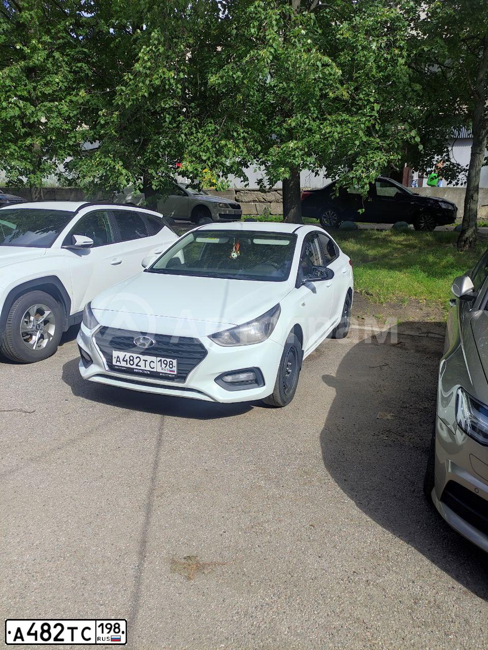 Фото автомобиля LADA 2170 PRIORA, 2010 — госномер Е150КМ186. Цвет: СВЕТЛО-СЕРЕБРИСТЫЙ  МЕТАЛЛИК