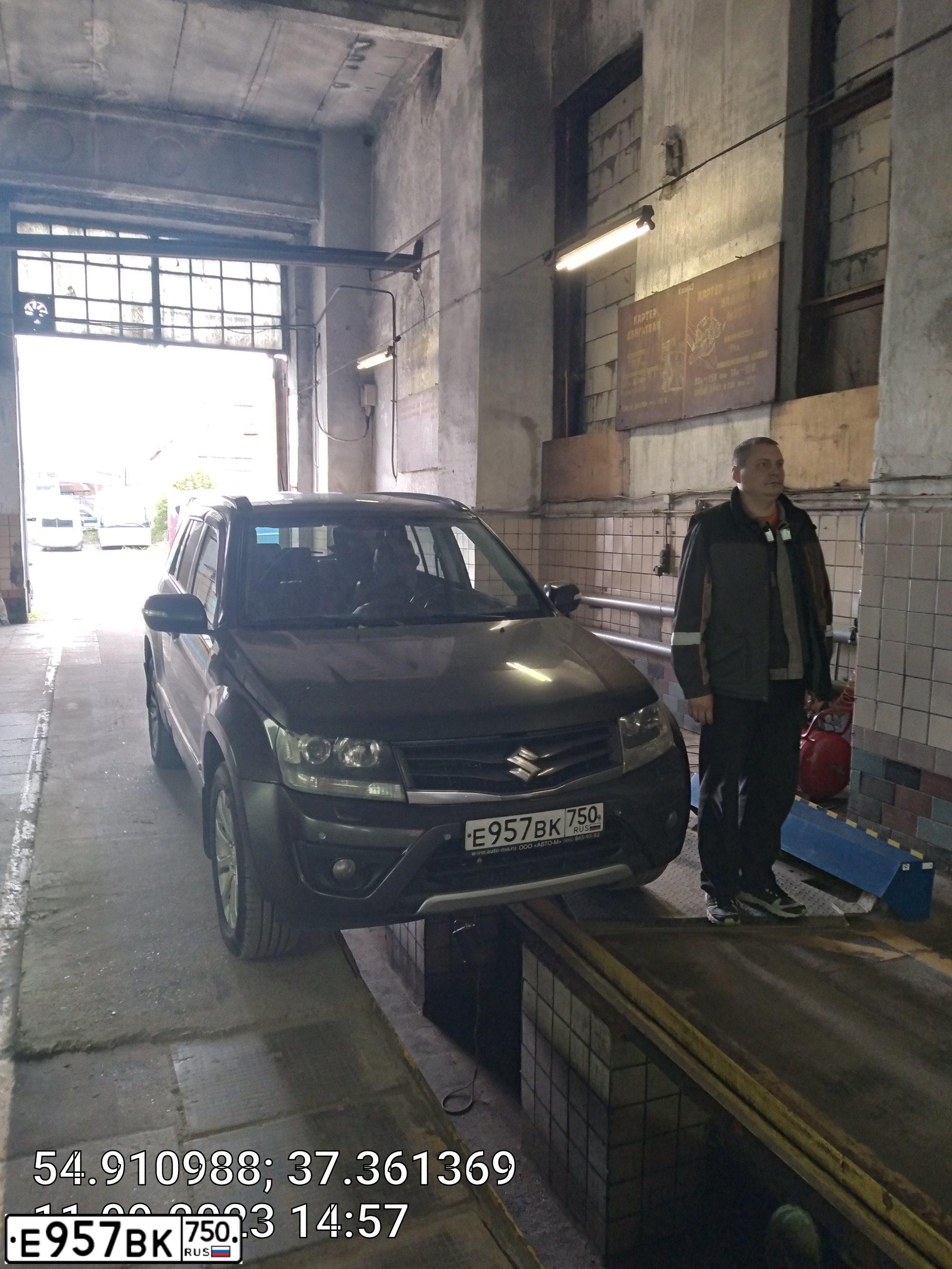 Фото автомобиля SUZUKI /GRAND/ VITARA, 2014 — госномер Е957ВК750. Цвет: СЕРЫЙ