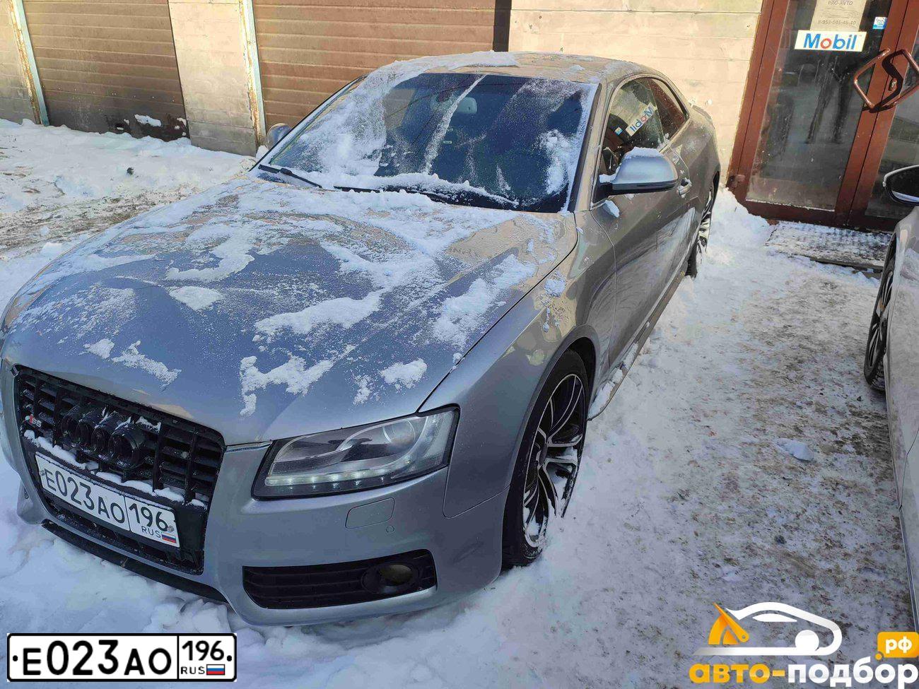 Фото автомобиля AUDI A5, 2009 — госномер Р001МВ98. Цвет: СЕРЫЙ