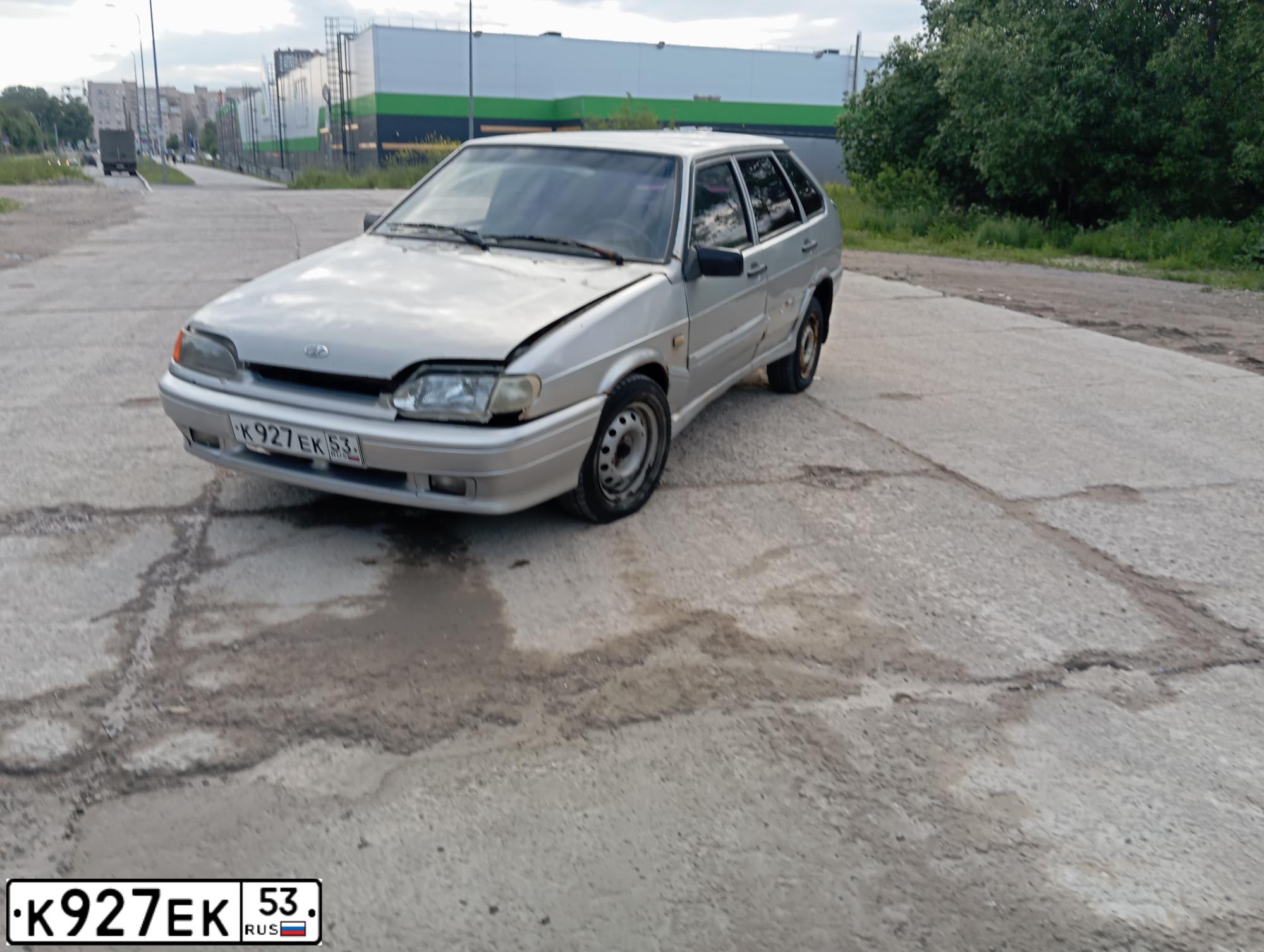 Фото автомобиля LADA 2114 SAMARA, 2004 — госномер К927ЕК53. Цвет: СВЕТЛО-СЕРЕБРИСТЫЙ