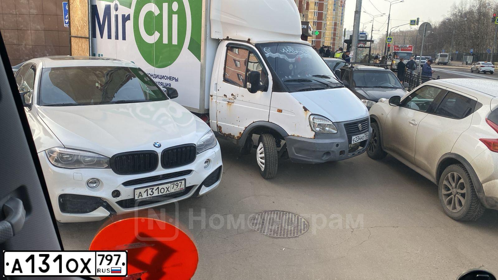 Фото автомобиля BMW X6, 2016 — госномер А131ОХ797. Цвет: БЕЛЫЙ МЕТАЛЛИК