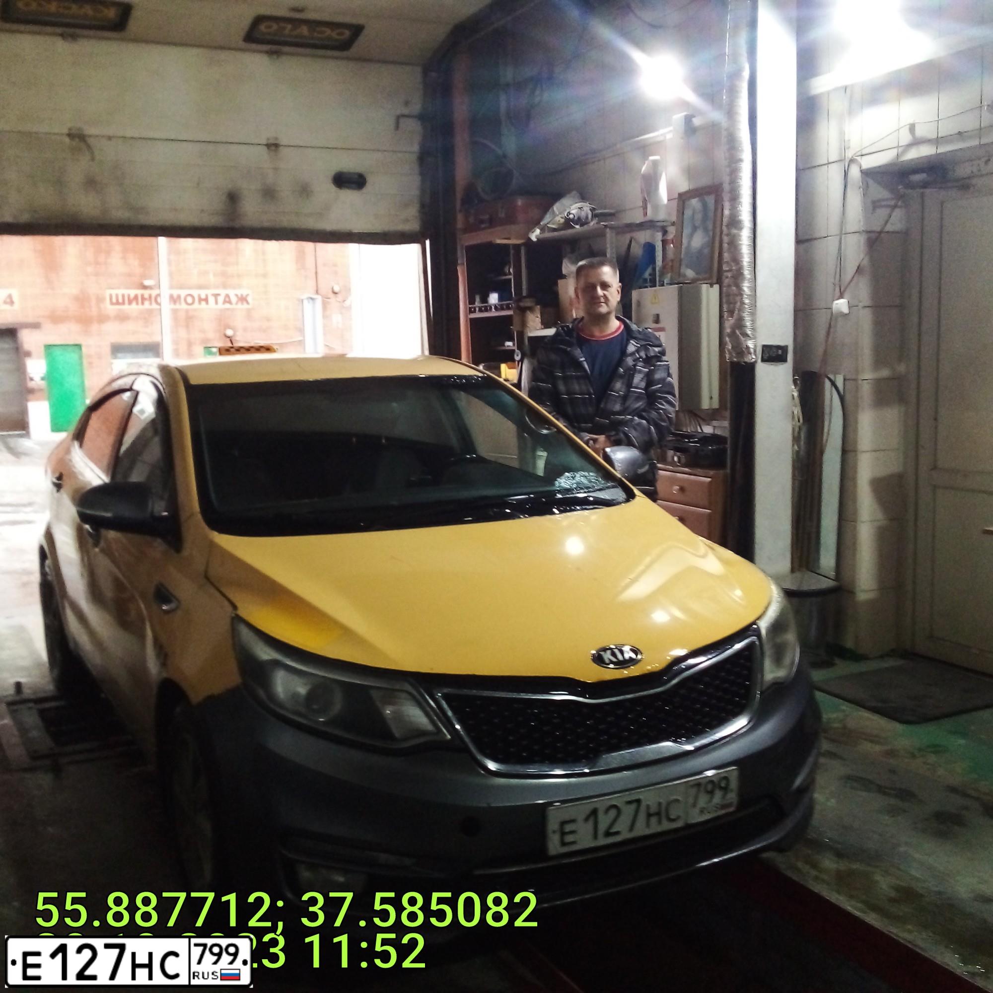 Фото автомобиля KIA RIO, 2016 — госномер Е127НС799. Цвет: ЖЁЛТЫЙ