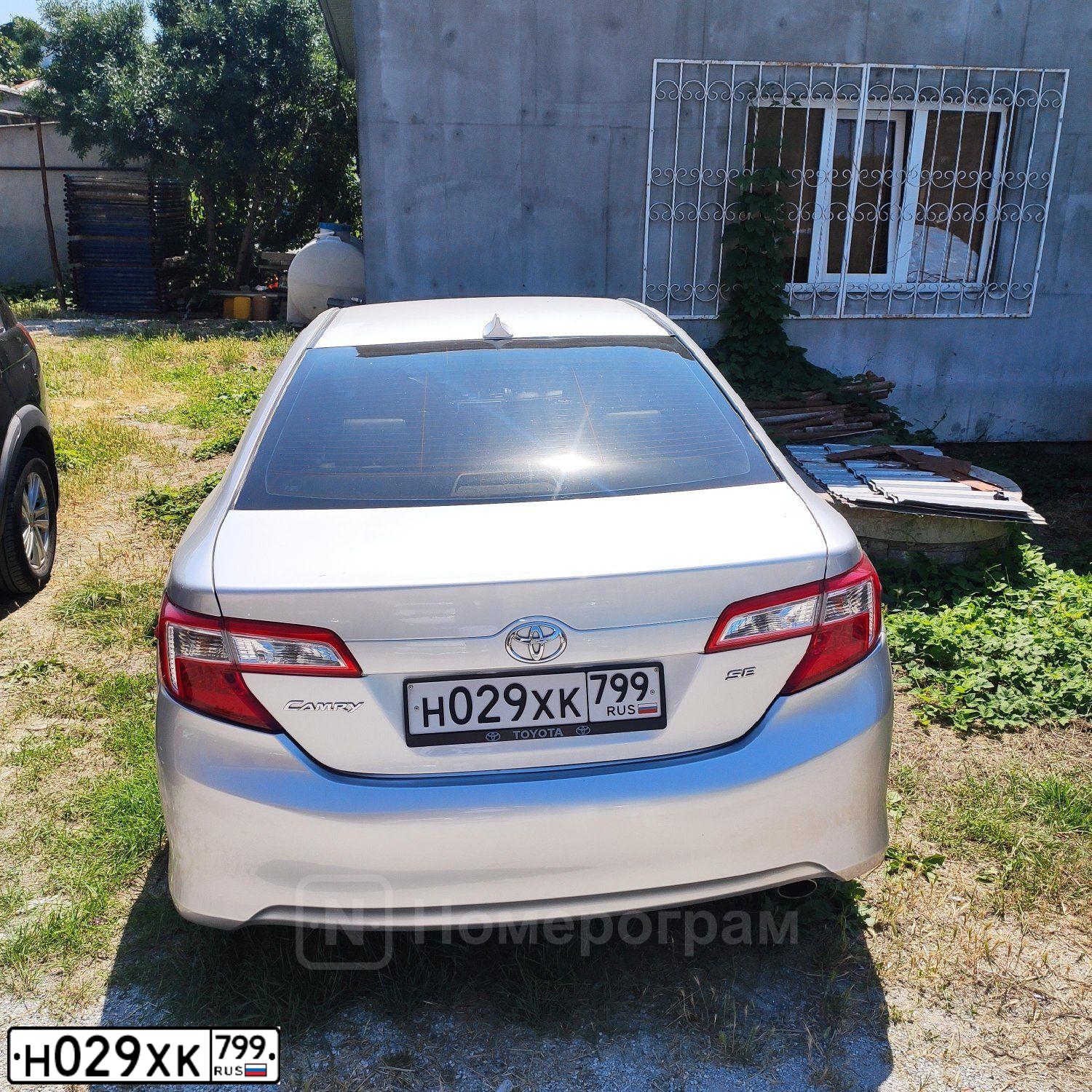 Фото автомобиля TOYOTA CAMRY, 2012 — госномер О623АУ550. Цвет: СЕРЫЙ