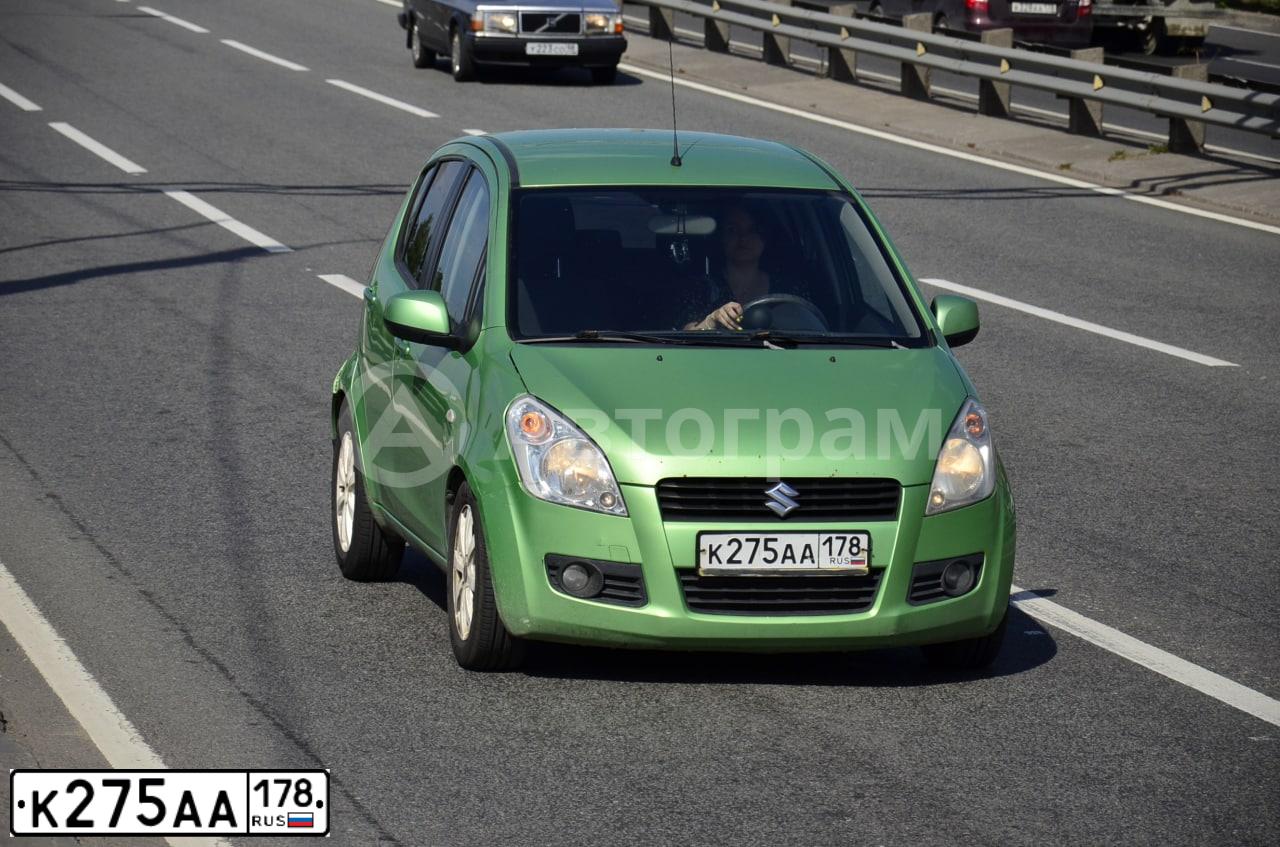 Фото автомобиля SUZUKI SPLASH, 2010 — госномер К275АА178. Цвет: ЗЕЛЕНЫЙ
